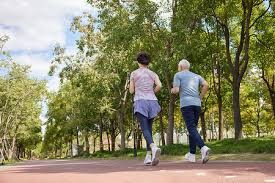 詹姆斯30+8+8东契奇30+10救主，湖人111-103力克鹈鹕取三连胜